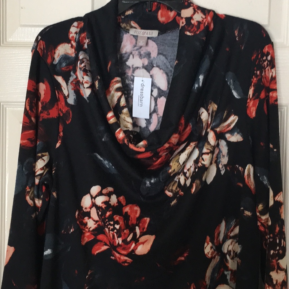 BLACK FLORAL TUNIC